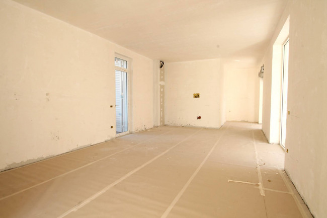 Locale commerciale in vendita a Casaluce