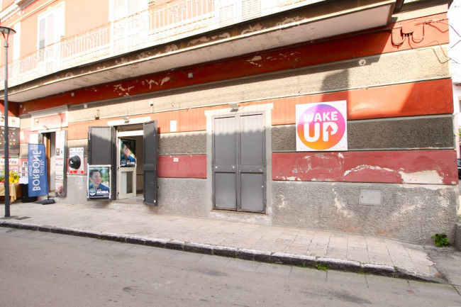 Locale commerciale in affitto a Trentola-Ducenta