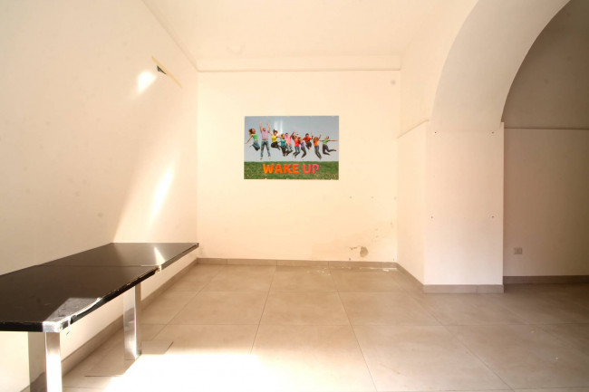 Locale commerciale in affitto a Trentola-Ducenta