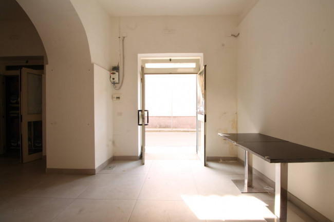 Locale commerciale in affitto a Trentola-Ducenta