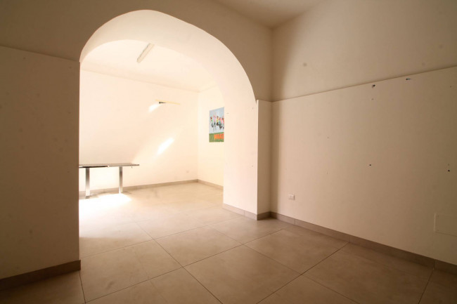 Locale commerciale in affitto a Trentola-Ducenta