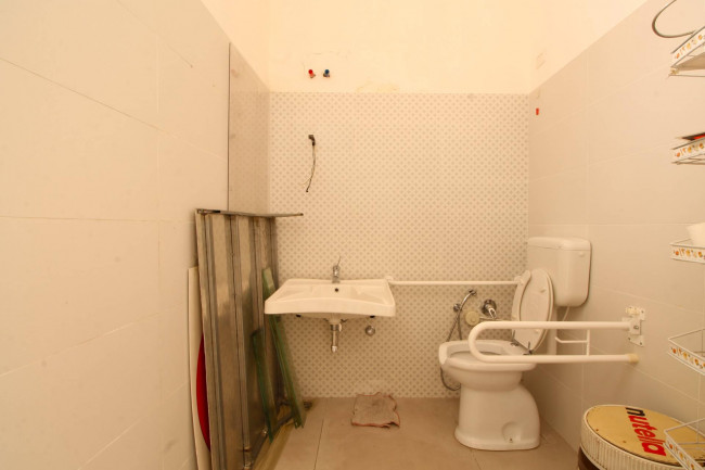 Locale commerciale in affitto a Trentola-Ducenta