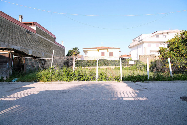 Terreno edificabile in vendita a Frignano