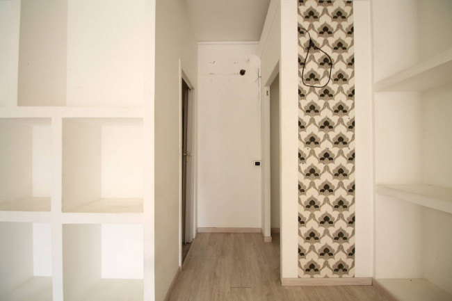 Locale commerciale in vendita a Trentola-Ducenta