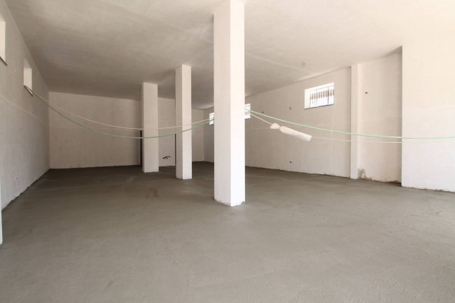 Locale commerciale in affitto a Giugliano in Campania