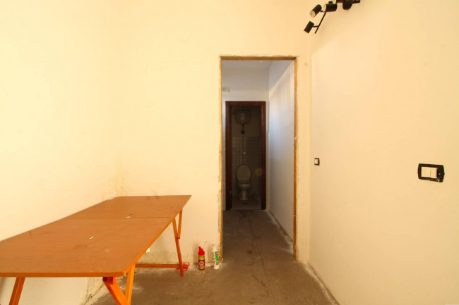 Locale commerciale in affitto a Parete