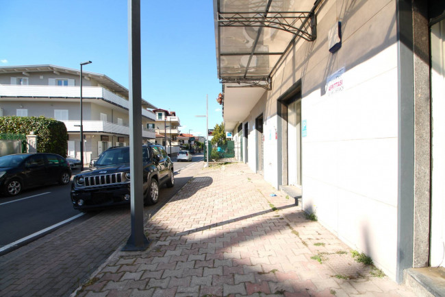Locale commerciale in affitto a Parete