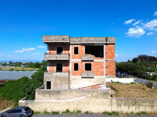 Stabile in vendita a Parete