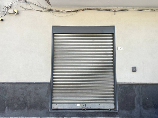 Locale commerciale in affitto a Trentola-Ducenta
