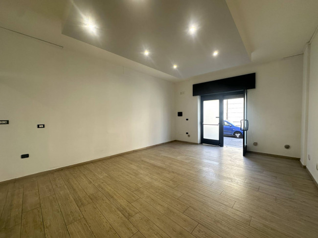 Locale commerciale in affitto a Trentola-Ducenta