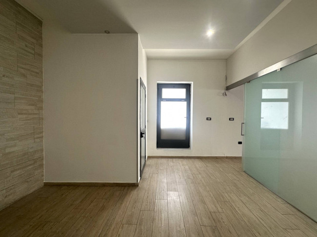 Locale commerciale in affitto a Trentola-Ducenta