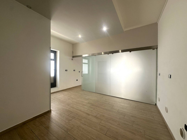 Locale commerciale in affitto a Trentola-Ducenta