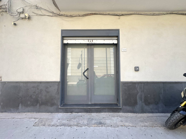 Locale commerciale in affitto a Trentola-Ducenta