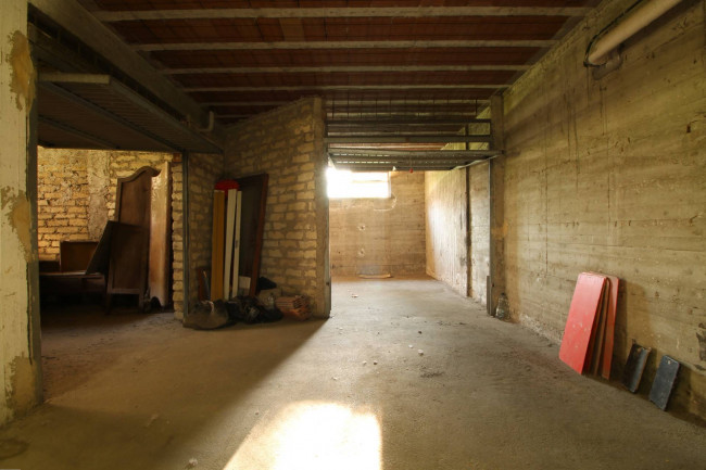 Garage in vendita a Frignano