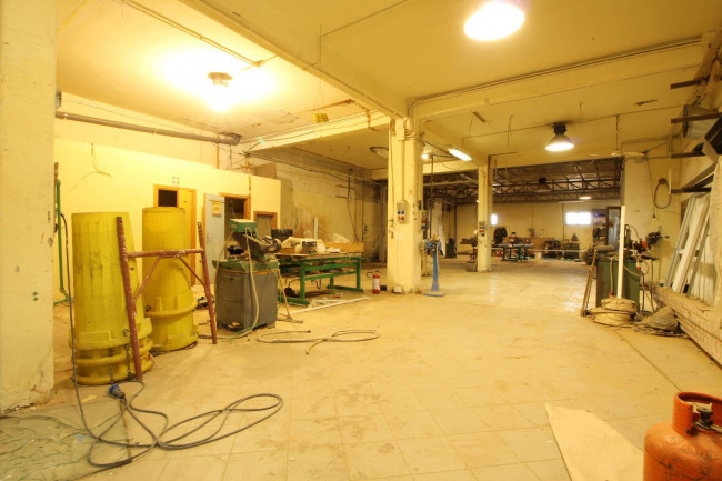 Attività commerciale in affitto a Giugliano in Campania