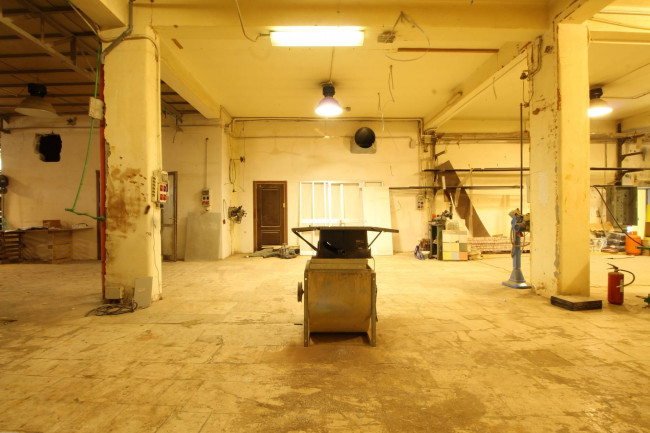 Attività commerciale in affitto a Giugliano in Campania