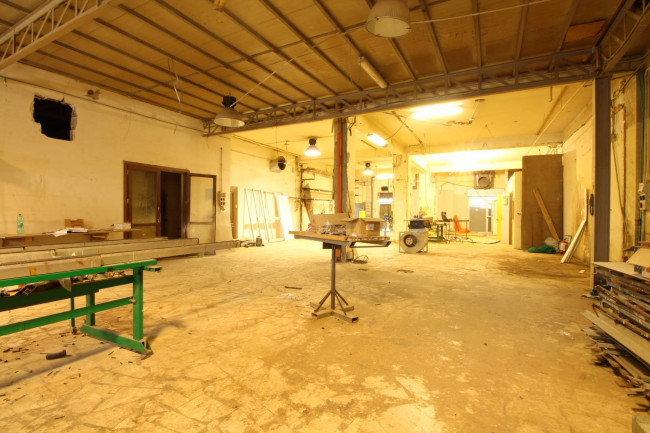 Attività commerciale in affitto a Giugliano in Campania