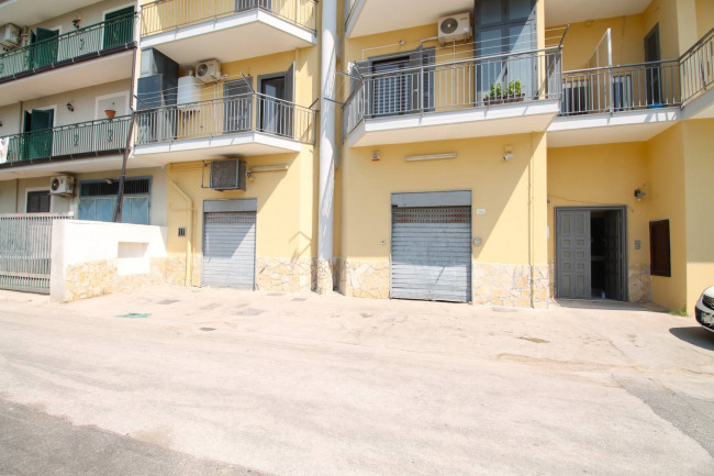 Attività commerciale in affitto a Giugliano in Campania