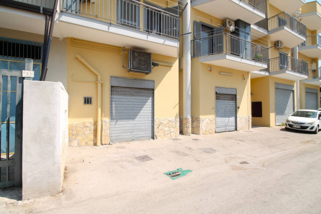 Attività commerciale in affitto a Giugliano in Campania