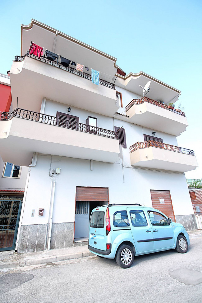 Locale commerciale in affitto a Trentola-Ducenta