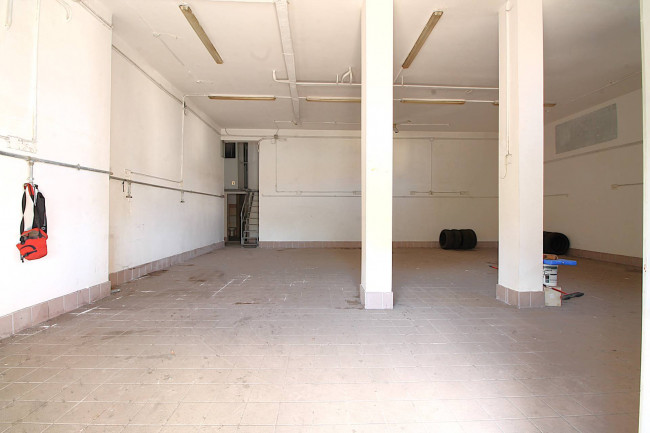 Locale commerciale in affitto a Trentola-Ducenta