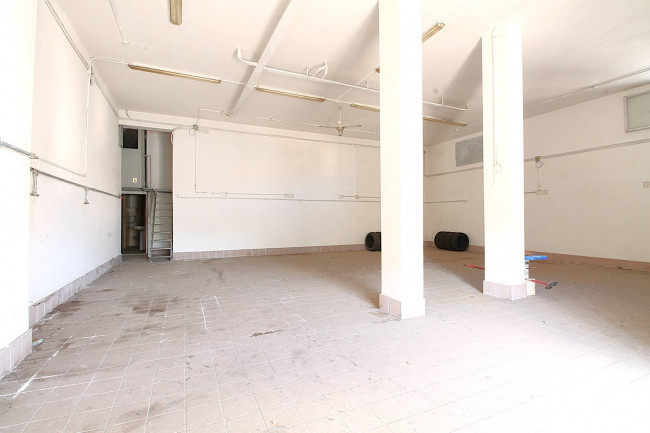 Locale commerciale in affitto a Trentola-Ducenta
