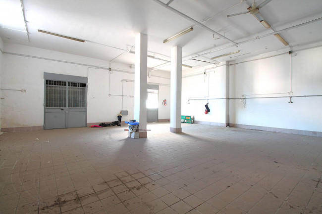 Locale commerciale in affitto a Trentola-Ducenta