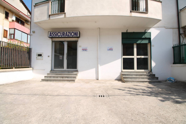 Locale commerciale in affitto a Trentola-Ducenta