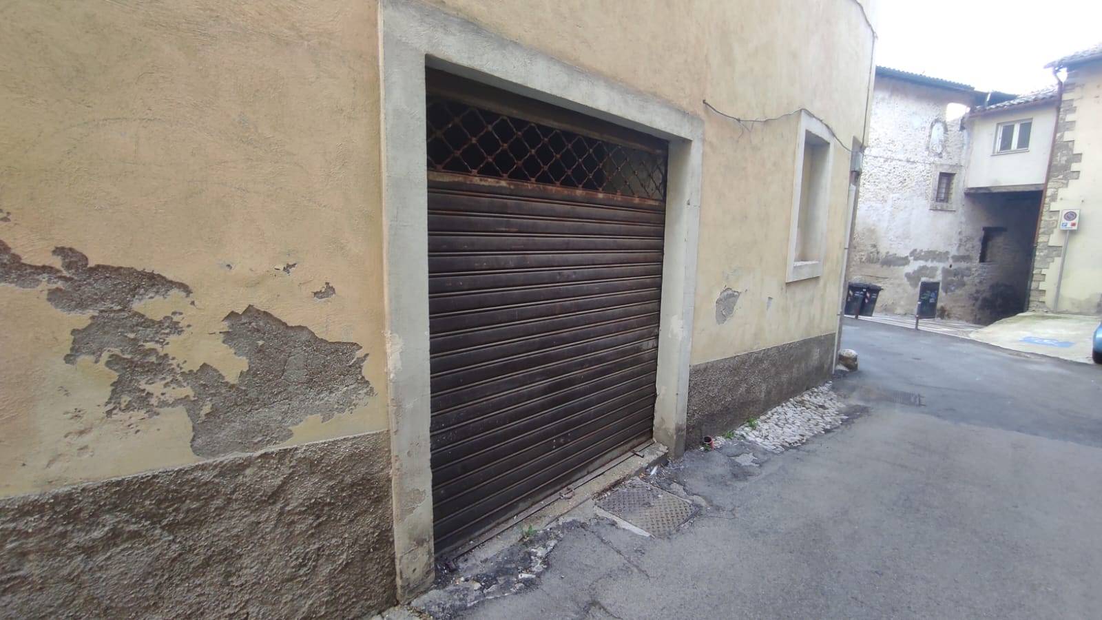 Box o garage in vendita a Rieti
