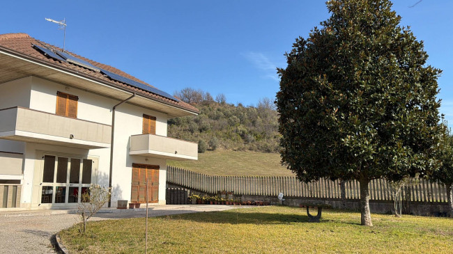 Casa singola in vendita a Folignano