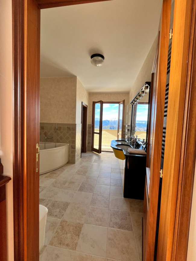 Villa in vendita a Valle Castellana