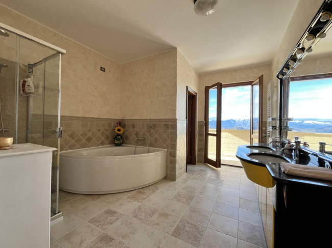 Villa in vendita a Valle Castellana
