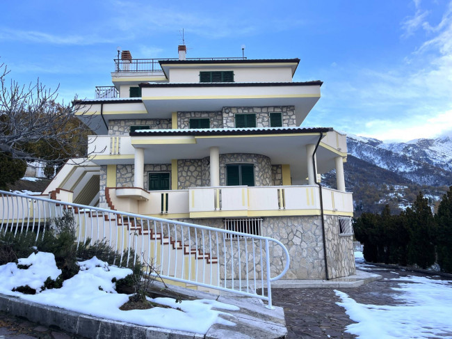 Villa in vendita a Valle Castellana