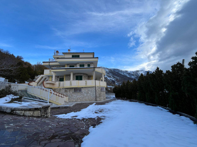 Villa in vendita a Valle Castellana