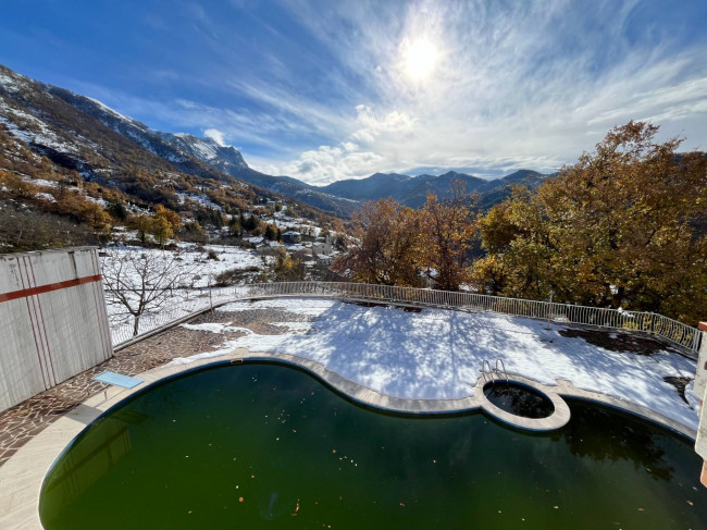 Villa in vendita a Valle Castellana