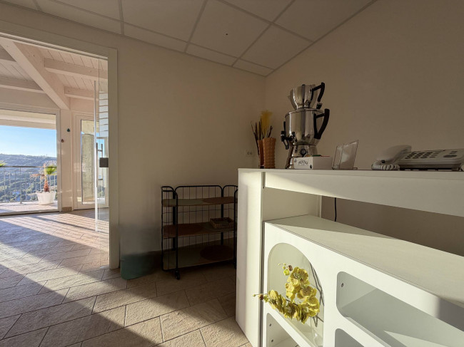Albergo in vendita a Massignano