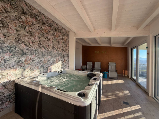 Albergo in vendita a Massignano
