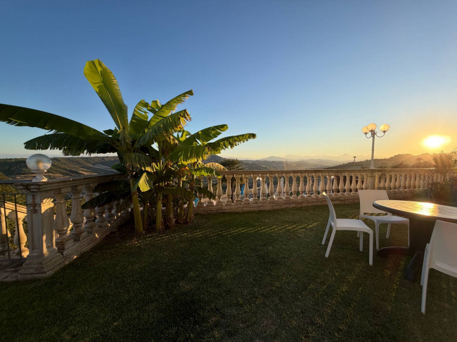 Albergo in vendita a Massignano