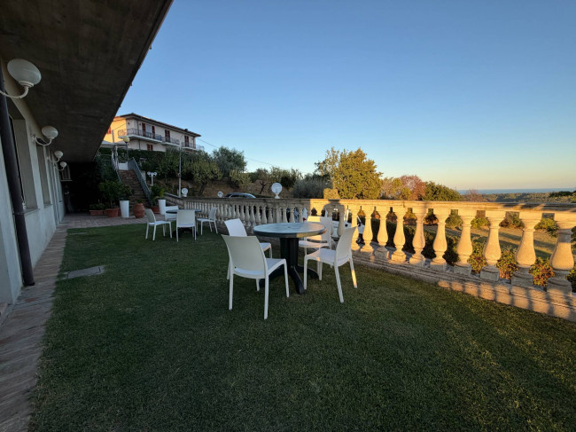 Albergo in vendita a Massignano