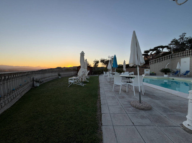 Albergo in vendita a Massignano