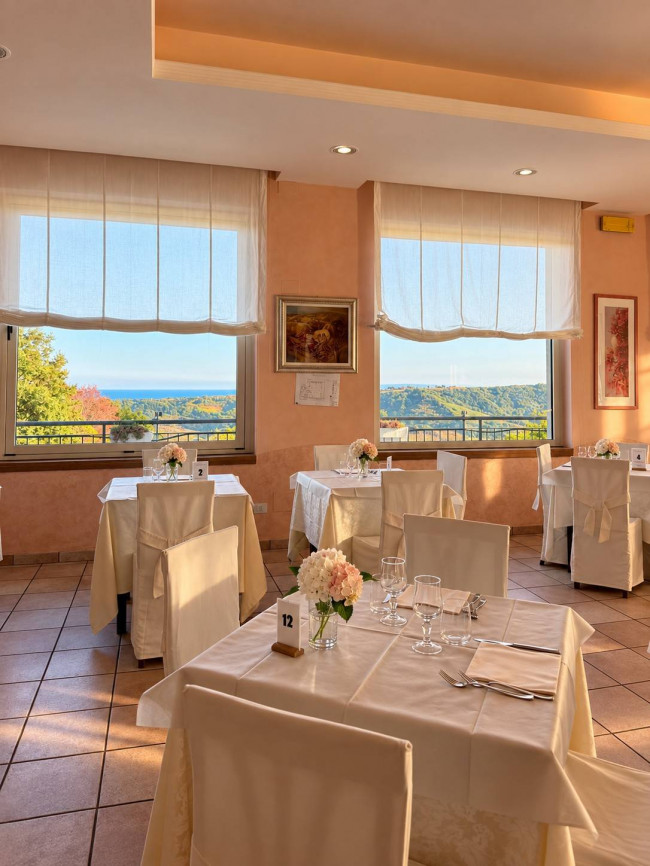 Albergo in vendita a Massignano