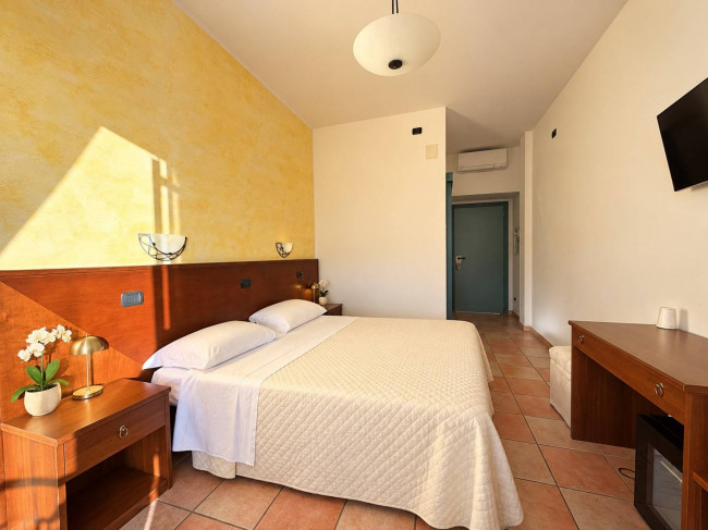 Albergo in vendita a Massignano