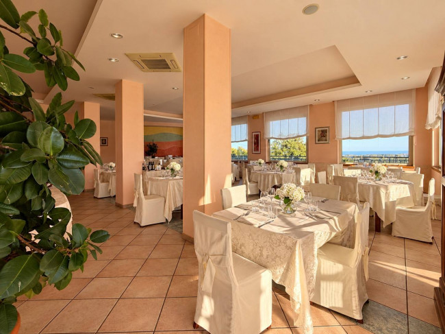 Albergo in vendita a Massignano