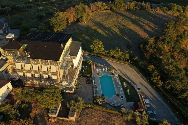 Albergo in vendita a Massignano