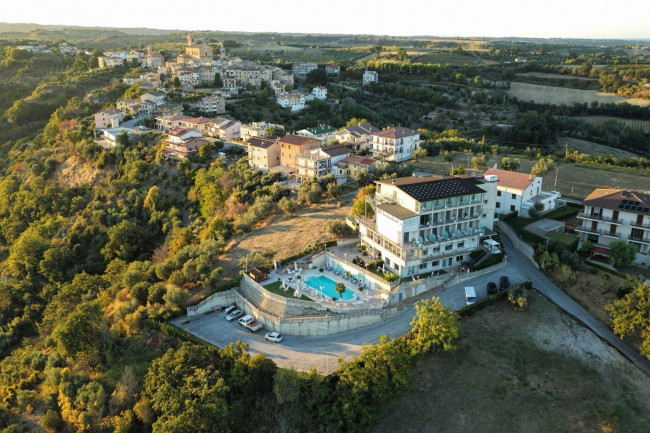 Albergo in vendita a Massignano