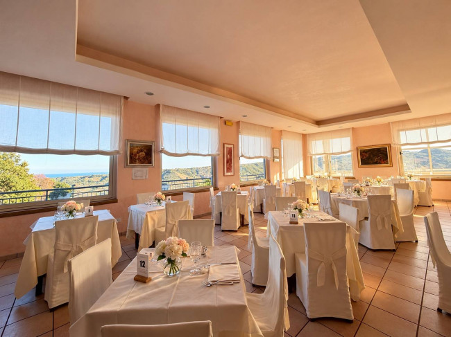 Albergo in vendita a Massignano