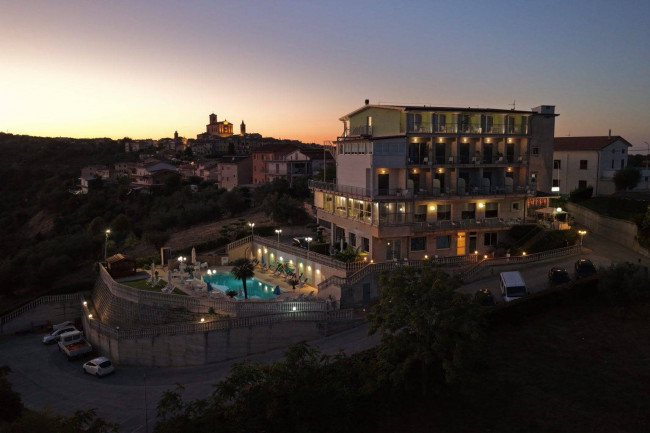 Albergo in vendita a Massignano