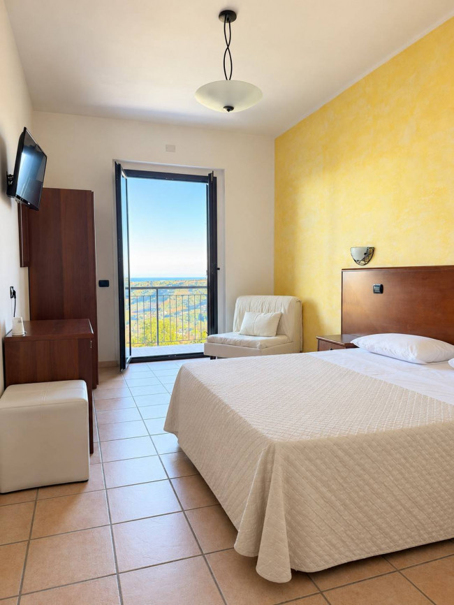 Albergo in vendita a Massignano