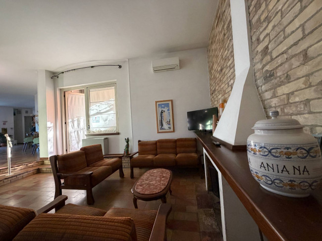 Albergo in vendita a Massignano