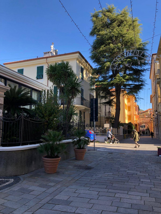 Attività commerciale in vendita a Varazze